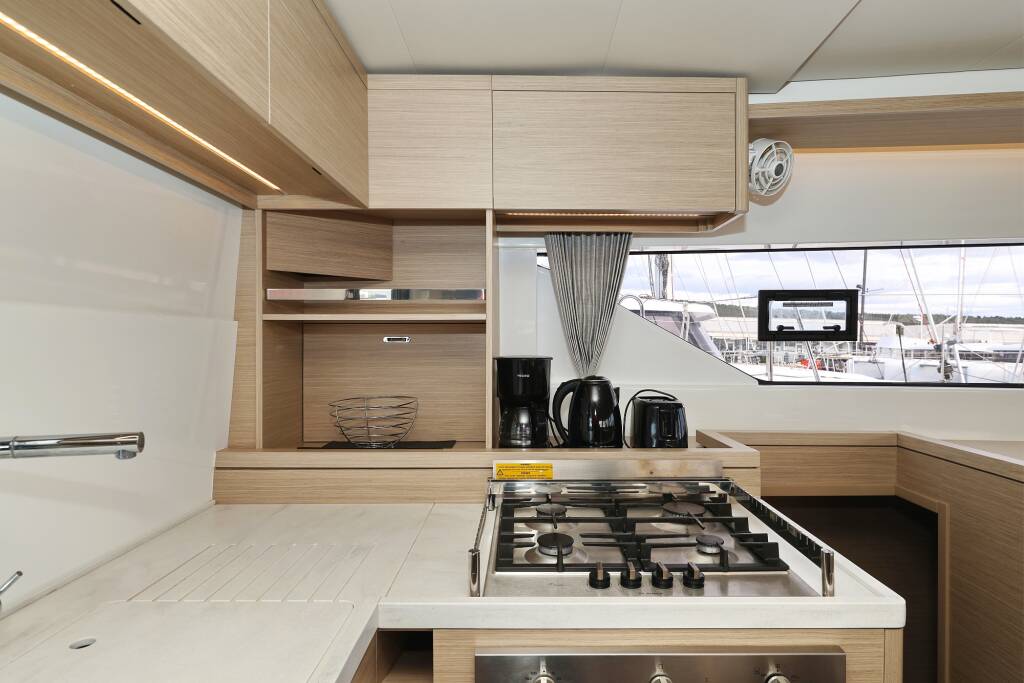 Lagoon 51  ZARATHUSTRA