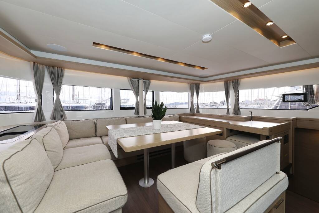 Lagoon 51  ZARATHUSTRA