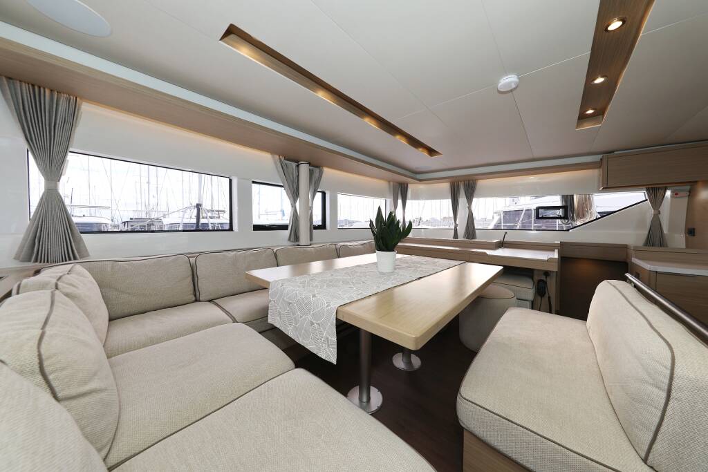 Lagoon 51  ZARATHUSTRA