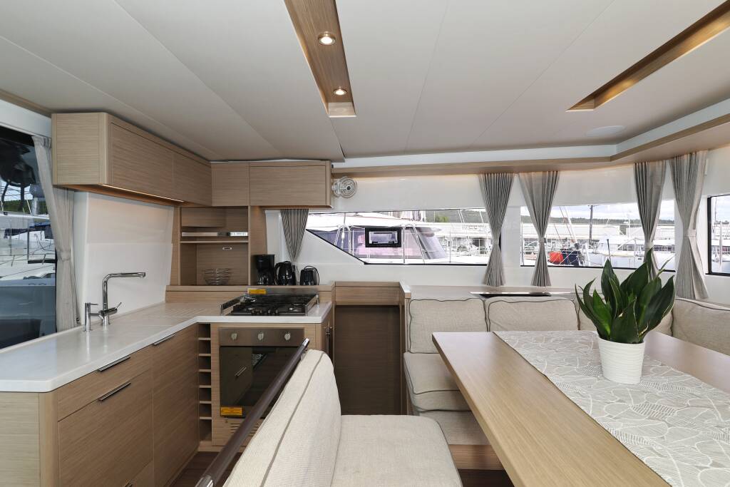 Lagoon 51  ZARATHUSTRA