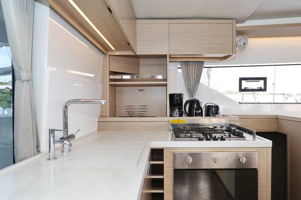 Lagoon 51  ZARATHUSTRA