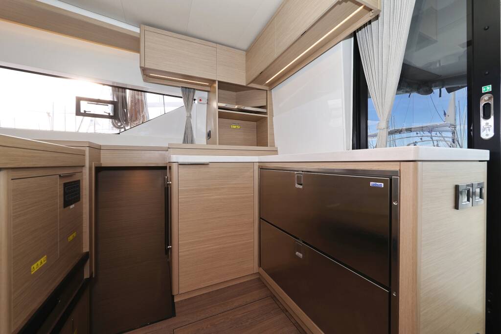 Lagoon 51  ZARATHUSTRA