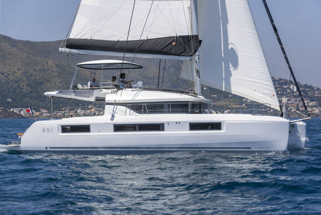 Lagoon 51  REALITY