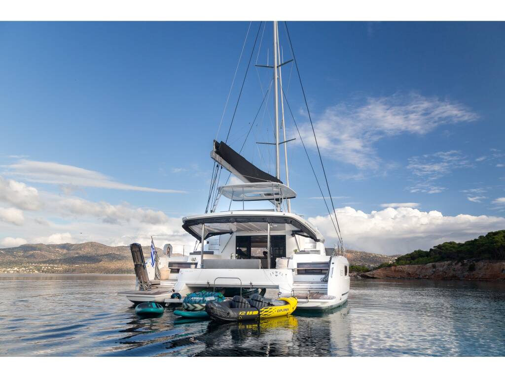 Lagoon 51 JEWEL (Charter rate includes VAT, Skipper Fee, Generator, Air-condition, Watermaker, Icemaker, Dishwasher, 2 SUP, Tubes, Kids Water-ski, Sea scooter, Electric BBQ) *Skippered only*