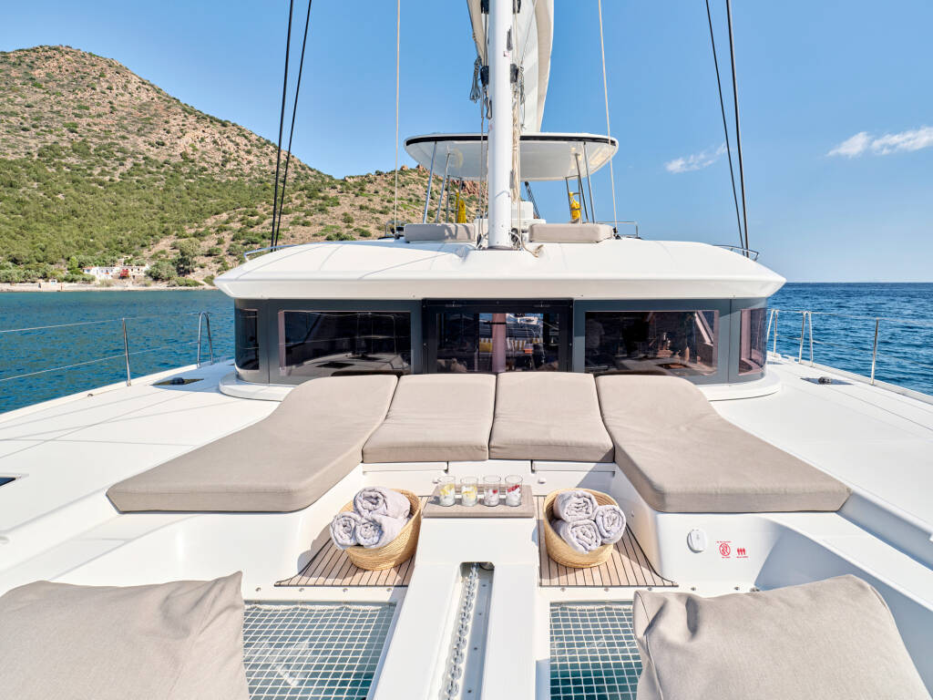 Lagoon 51 EFKRATI (generator, air condition, water maker, tenderlift / bathing platform)
