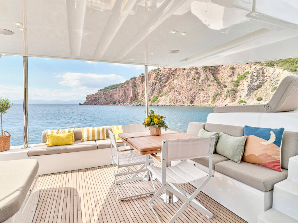 Lagoon 51 EFKRATI (generator, air condition, water maker, tenderlift / bathing platform)