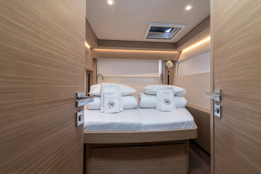 Lagoon 51 Moonshadow