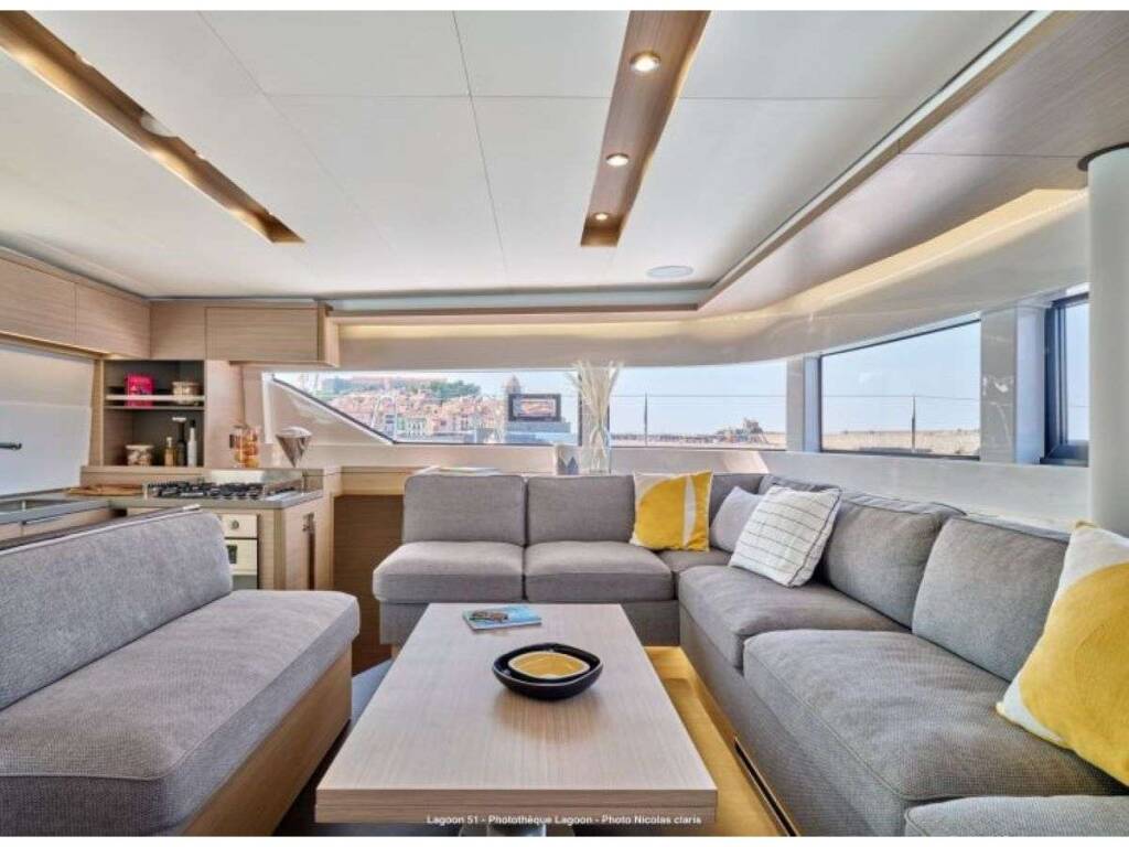 Lagoon 51 ARANEL (VIP EQUIPPED, Generator, Air-condition, Watermaker, tenderlift / bating platform, 2 SUP)
