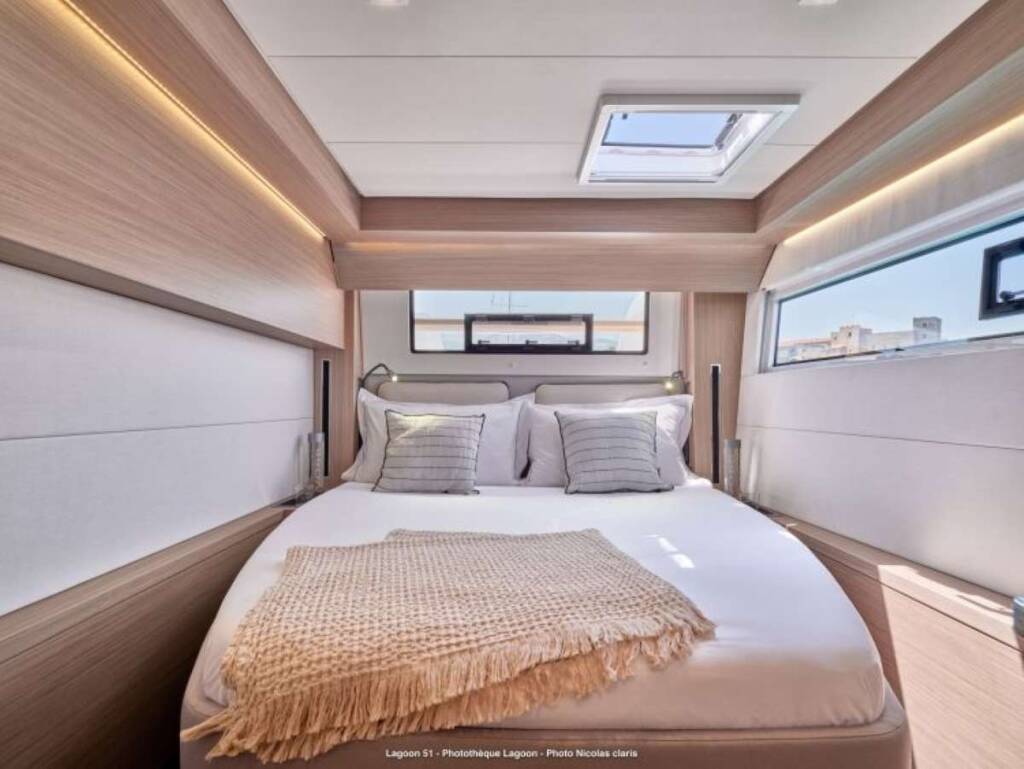 Lagoon 51 ARANEL (VIP EQUIPPED, Generator, Air-condition, Watermaker, tenderlift / bating platform, 2 SUP)