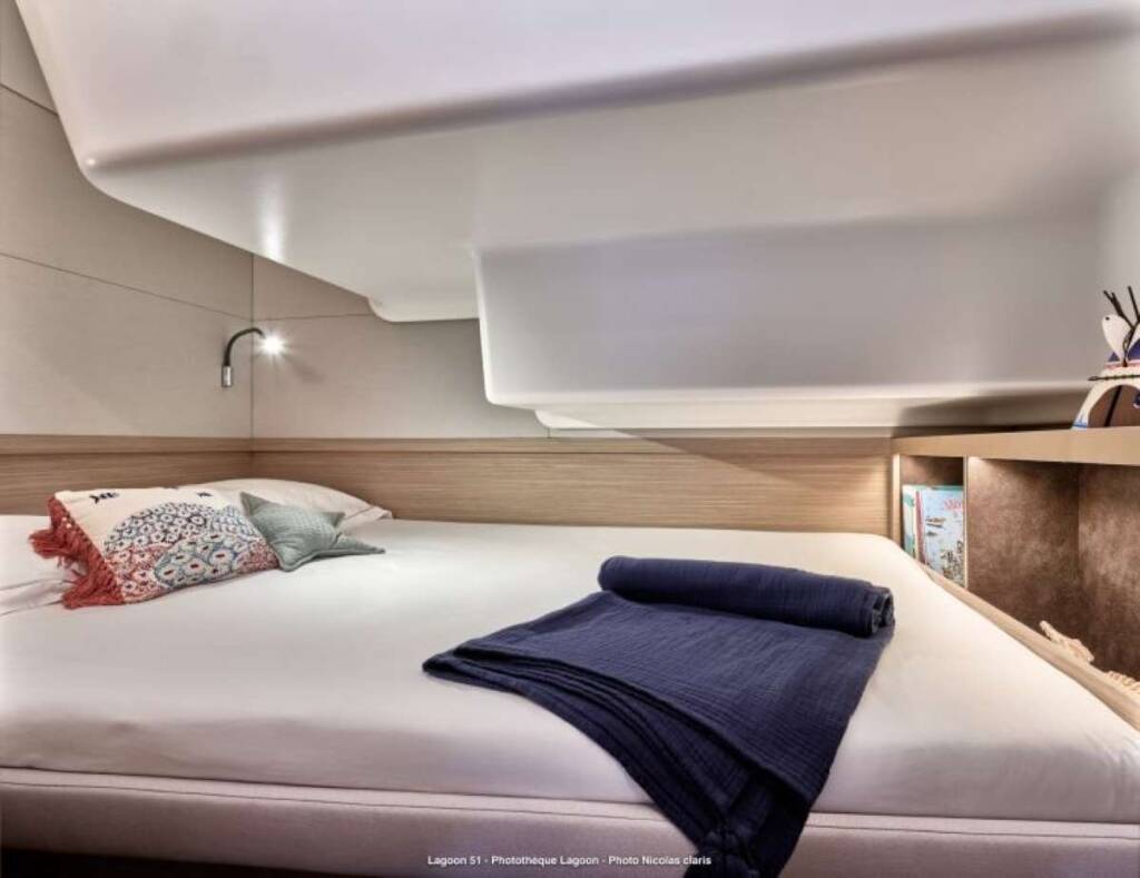 Lagoon 51 ARANEL (VIP EQUIPPED, Generator, Air-condition, Watermaker, tenderlift / bating platform, 2 SUP)
