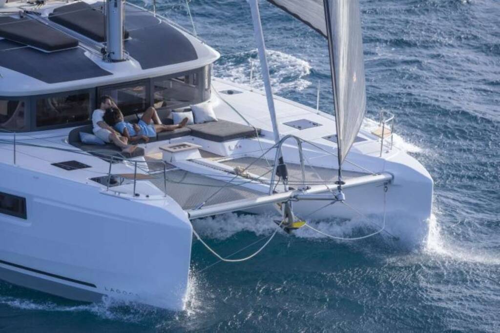 Lagoon 51 ARANEL (VIP EQUIPPED, Generator, Air-condition, Watermaker, tenderlift / bating platform, 2 SUP)