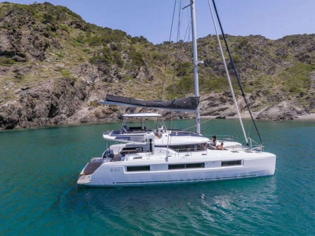 Lagoon 51 ARANEL (VIP EQUIPPED, Generator, Air-condition, Watermaker, tenderlift / bating platform, 2 SUP)