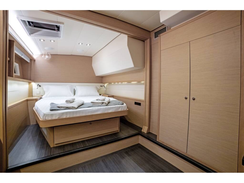 Lagoon 52 White Pearl