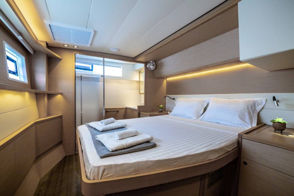 Lagoon 52 White Pearl