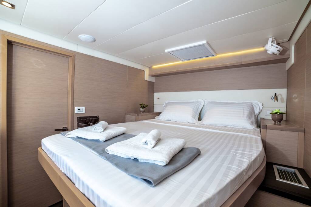 Lagoon 52 White Pearl