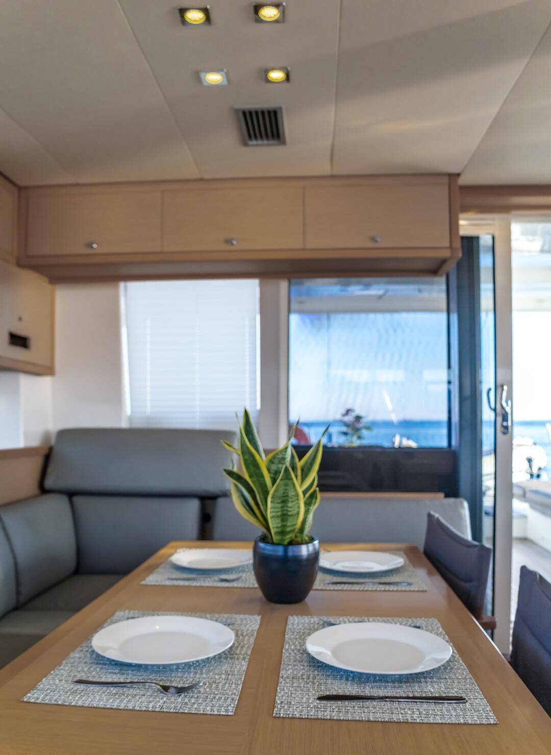 Lagoon 52 White Pearl