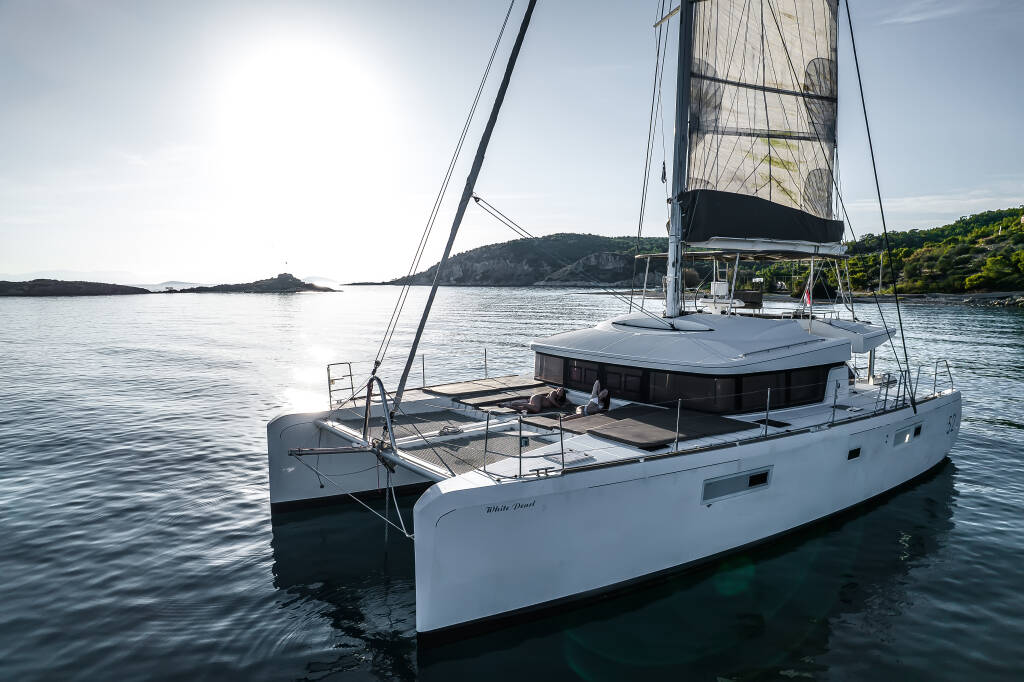 Lagoon 52 White Pearl