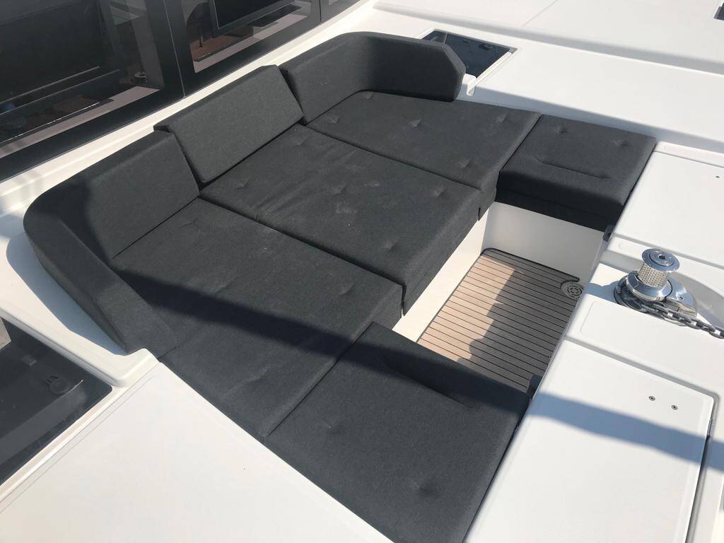 Lagoon 52F  Big Mama (AC, WM, Generator, Inverter, Tender Lift)