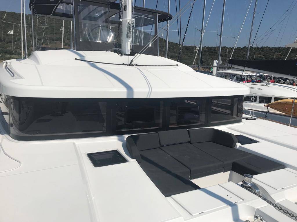 Lagoon 52F  Big Mama (AC, WM, Generator, Inverter, Tender Lift)