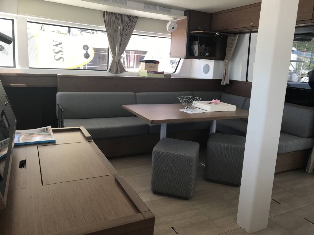Lagoon 52F  Big Mama (AC, WM, Generator, Inverter, Tender Lift)