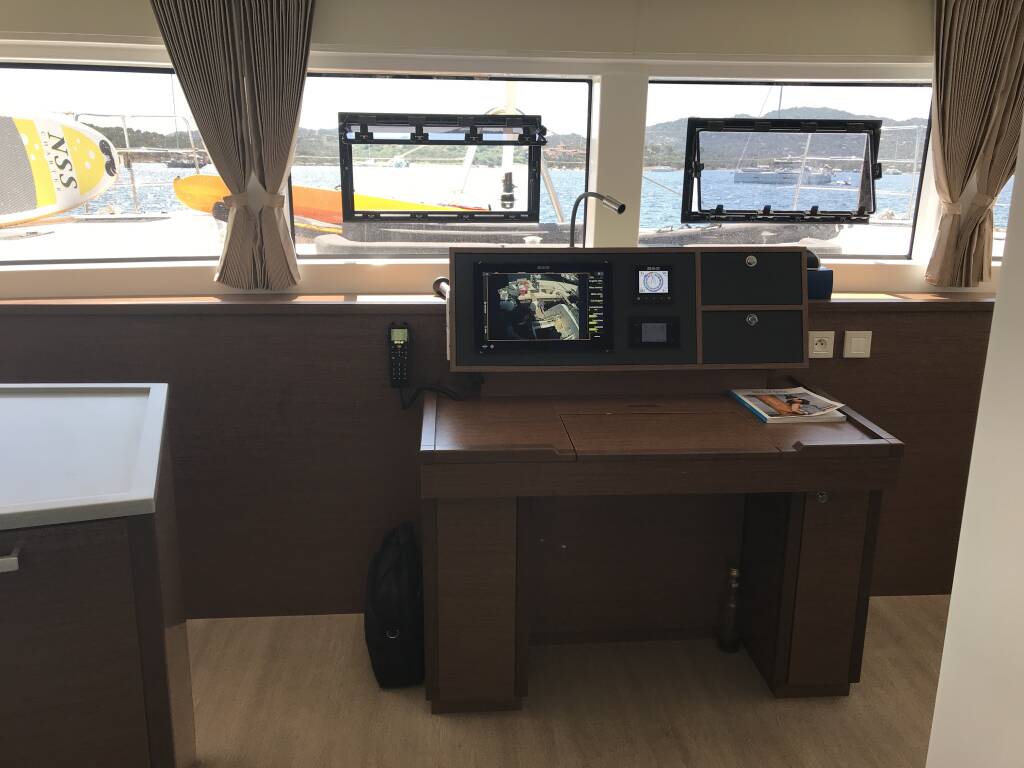 Lagoon 52F  Big Mama (AC, WM, Generator, Inverter, Tender Lift)