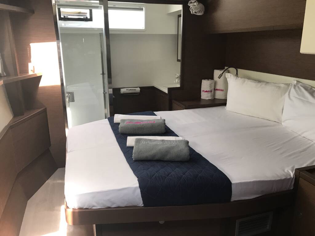 Lagoon 52F  Big Mama (AC, WM, Generator, Inverter, Tender Lift)