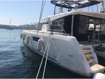 Lagoon 52F Big Mama (AC, WM, Generator, Inverter, Tender Lift)