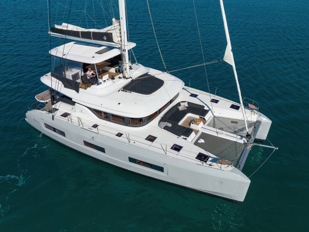 Lagoon 55 • CHAMPAGNE PLEASE