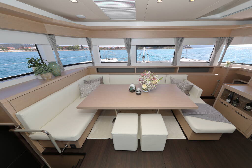 Lagoon 55 CHAMPAGNE PLEASE