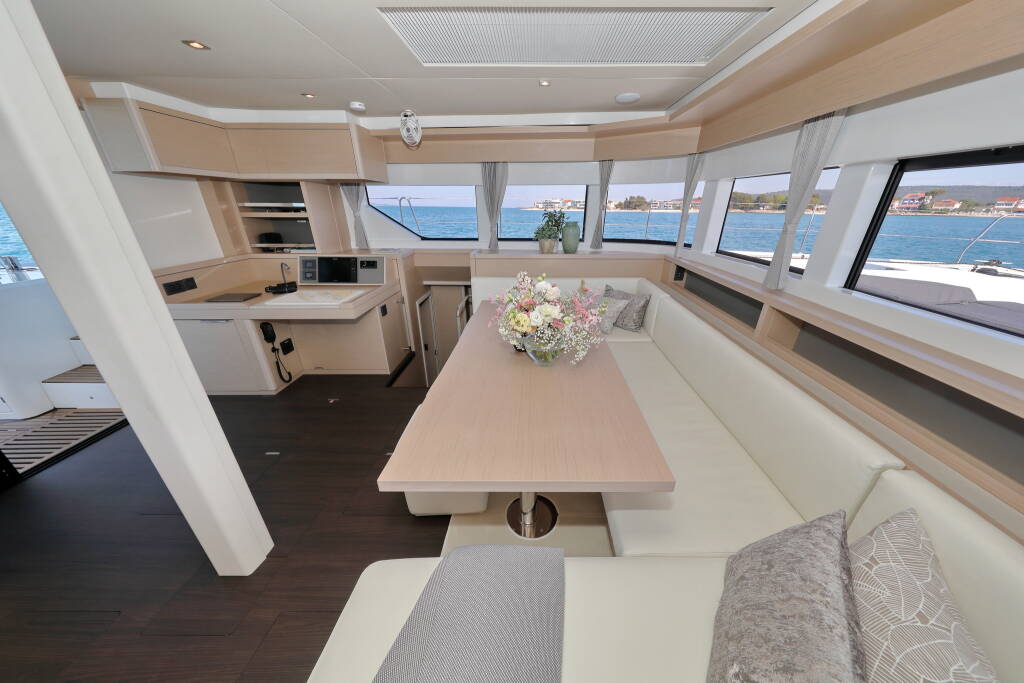 Lagoon 55 CHAMPAGNE PLEASE