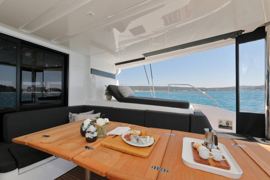 Lagoon 55 CHAMPAGNE PLEASE