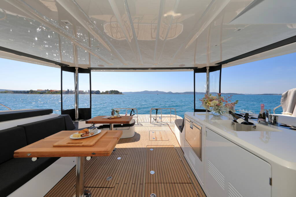 Lagoon 55 CHAMPAGNE PLEASE