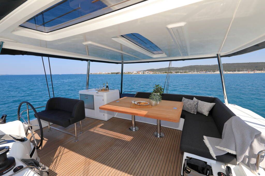 Lagoon 55 CHAMPAGNE PLEASE