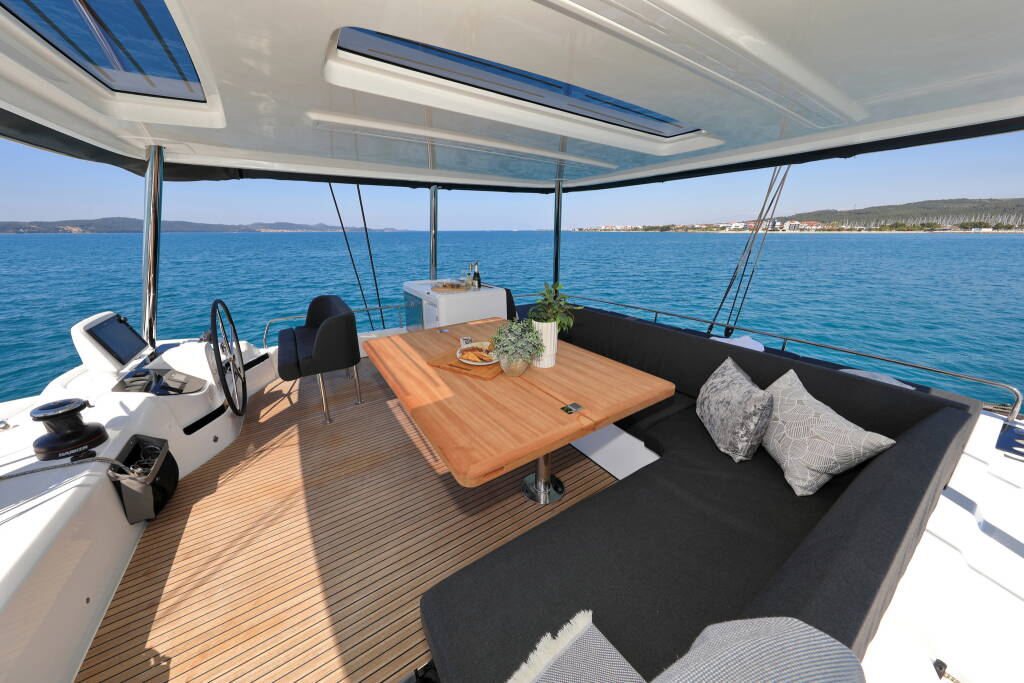 Lagoon 55 CHAMPAGNE PLEASE