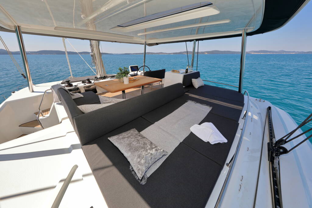 Lagoon 55 CHAMPAGNE PLEASE