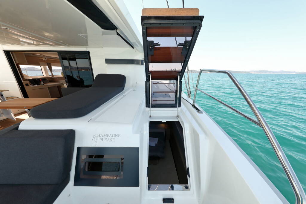 Lagoon 55 CHAMPAGNE PLEASE