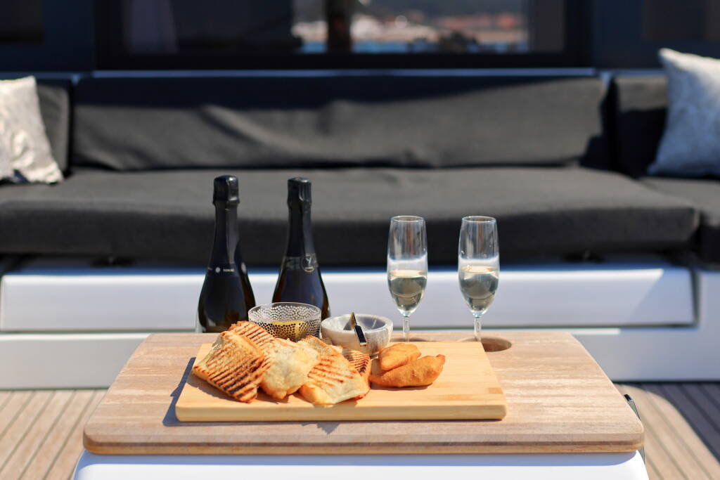 Lagoon 55 CHAMPAGNE PLEASE