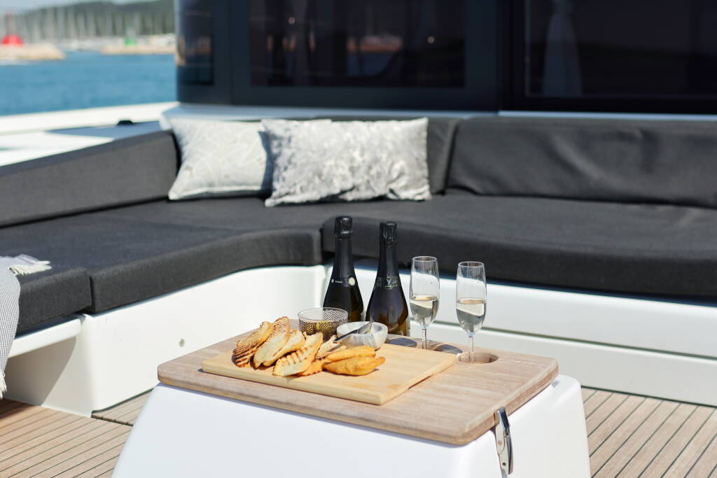 Lagoon 55 CHAMPAGNE PLEASE
