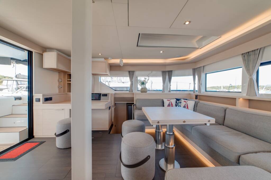 Lagoon 55 Zeri - FIRST CLASS