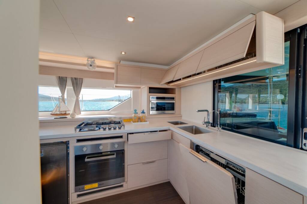 Lagoon 55 Zeri - FIRST CLASS