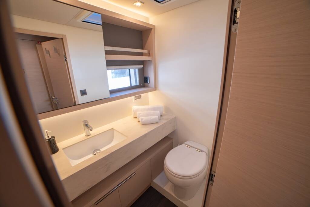 Lagoon 55 Zeri - FIRST CLASS