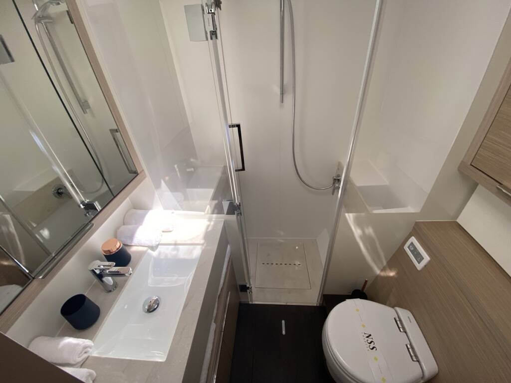 Lagoon 55  The Moon - FIRST CLASS