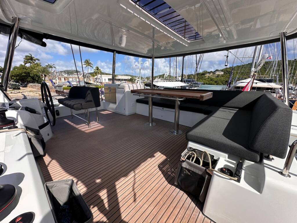 Lagoon 55  Maui- FIRST CLASS