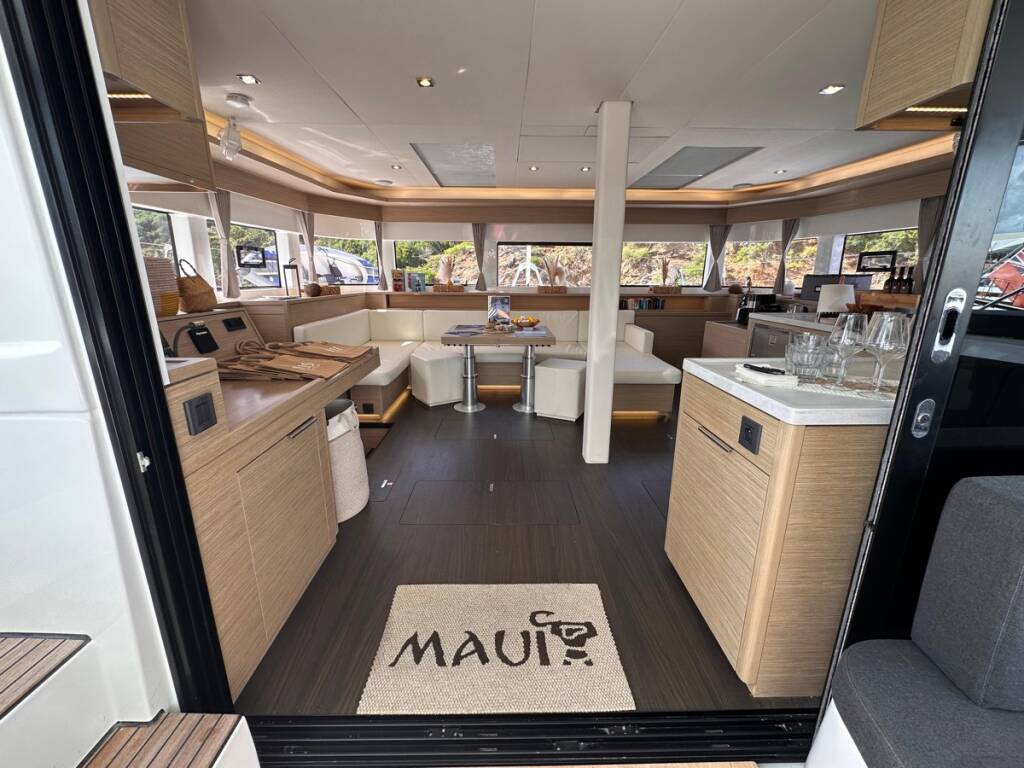 Lagoon 55  Maui- FIRST CLASS