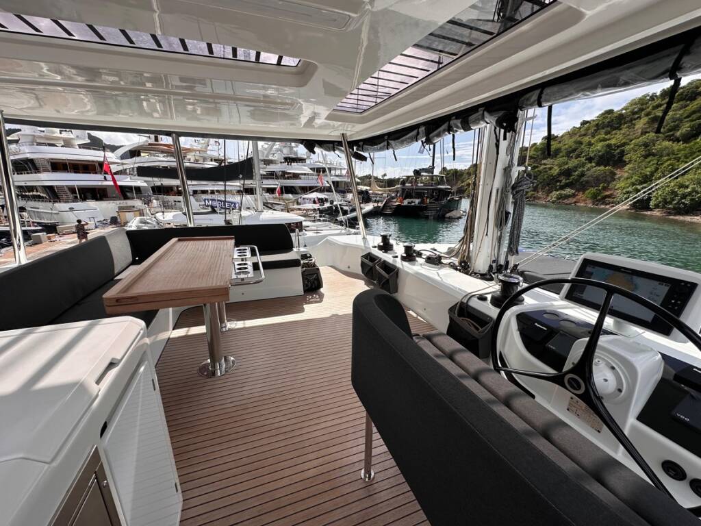 Lagoon 55  Maui- FIRST CLASS