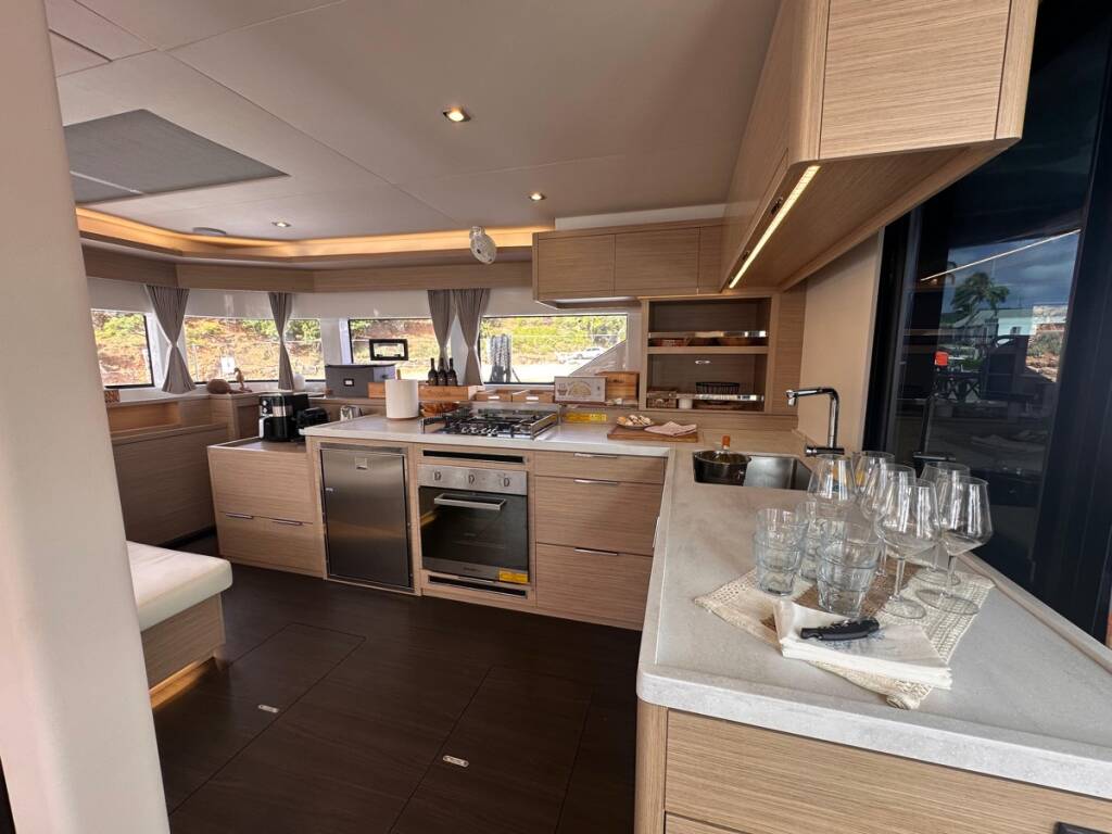 Lagoon 55  Maui- FIRST CLASS