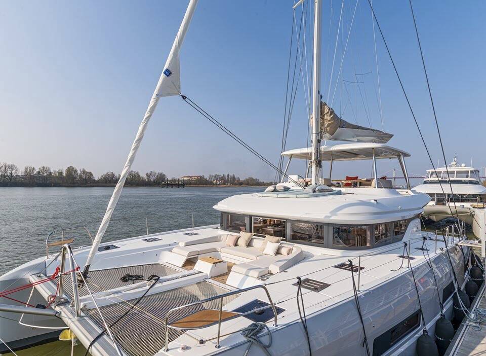 Lagoon 55  Verina Star 