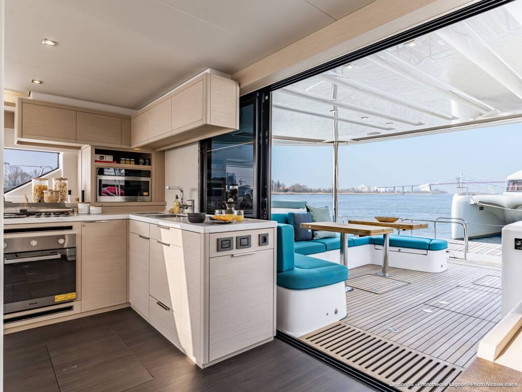 Lagoon 55 BLUE