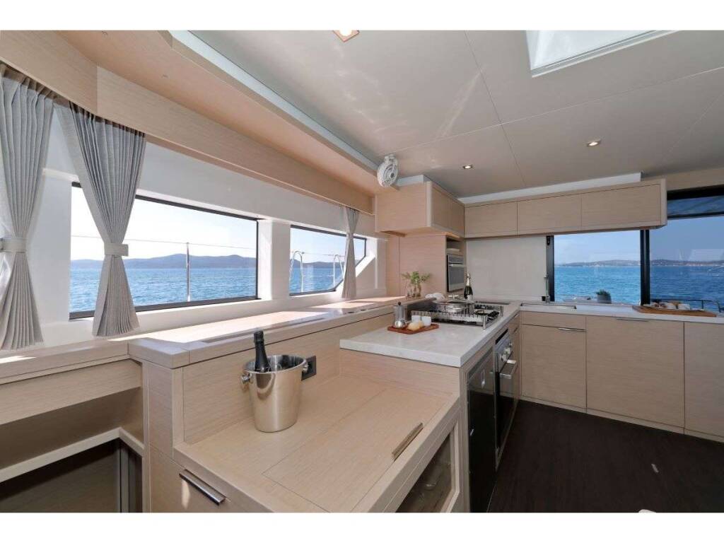 Lagoon 55 CHAMPAGNE PLEASE