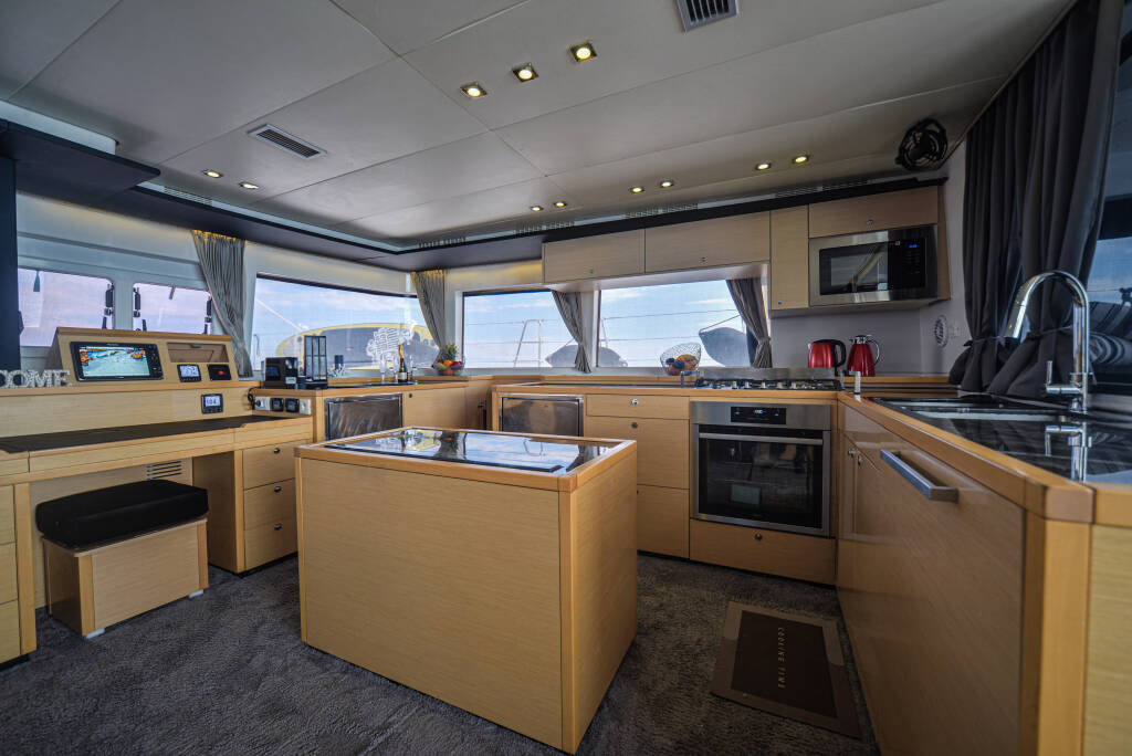 Lagoon 560 S2 Avra